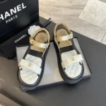 Sandale à bout ouvert Chanel pour femme en cuir de veau doré