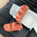 Sandales à bout ouvert Chanel pour femme en cuir de veau - Orange