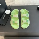 Sandali Chanel da donna in tessuto intrecciato verde tacco 1 cm