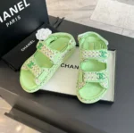 Sandali Chanel da donna in tessuto intrecciato verde tacco 1 cm