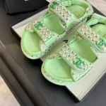 Sandali Chanel da donna in tessuto intrecciato verde tacco 1 cm