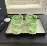 Sandali Chanel da donna in tessuto intrecciato verde tacco 1 cm