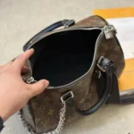 Louis Vuitton LV Unisex Keepall Bandoulière 25 Brun Belagd Canvas Kohud Läder