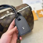 Louis Vuitton LV Unisex Keepall Bandoulière 25 Brun Belagd Canvas Kohud Läder