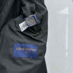 Louis Vuitton Damen Technischer Blouson mit gestricktem Kragen und Stickerei 1AFPU4