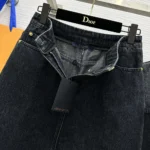 Gonna midi in denim con patch LV in stile nautico da donna Louis Vuitton 1AFLLA