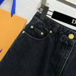 Gonna midi in denim con patch LV in stile nautico da donna Louis Vuitton 1AFLLA