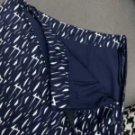 Skort aus weißem technischem Taft-Jacquard mit marineblauem Miss Dior Allover-Motiv
