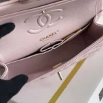 Chanel Damen Kleine Klassische Handtasche Aus Glänzendem Kalbsleder In Goldfarbenem Metall - Hellrosa