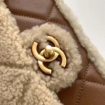 Sac à rabat Chanel pour femme en cuir d'agneau retourné - Marron