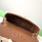 Sac à rabat Chanel pour femme en cuir d'agneau retourné - Marron