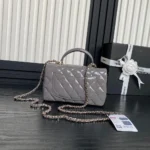 Borsa a mano Chanel Mini Classic da donna con manico superiore in pelle di vitello verniciata - Grigio
