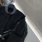 Veste bomber utilitaire courte Louis Vuitton pour femme 1AFUIB
