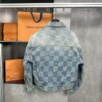 Louis Vuitton Dam Damier Washed Denim Jacket-Blå 1AFHUC
