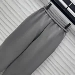 Louis Vuitton Damen Jogginghose mit Monogramm-Akzent-Strick-Grau 1AGCKE