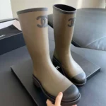 Stivali da pioggia Chanel da donna CC Monogram Bicolor Marrone Nero