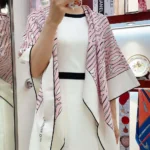 Sciarpa Dior unisex Miss Dior Allover 90 in twill di seta bianco e rosa pallido