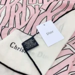 Sciarpa Dior unisex Miss Dior Allover 90 in twill di seta bianco e rosa pallido