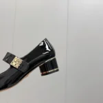 Escarpin Miss Dior pour femme en cuir de veau verni noir KCV268VNI