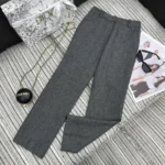 Pantaloni da donna Dior in tweed di lana vergine grigio