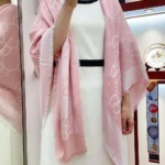 Gucci Unisex GG Jacquard Scialle in seta e lana - Rosa 6636713GC435972