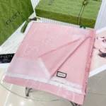 Gucci Unisex GG Jacquard Scialle in seta e lana - Rosa 6636713GC435972