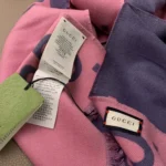 Bufanda unisex Gucci de lana y seda jacquard con GG - Rosa ‎5580073G6361272