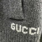 Cárdigan Gucci de lana acanalada y acolchado para mujer 807741XKEFH1189