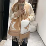 Louis Vuitton Unisex Cold Reykjavik Halsduk-Beige M74354