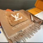 Louis Vuitton Unisex Cold Reykjavik Halsduk-Beige M74354