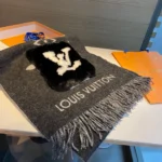 Louis Vuitton Unisex Cold Reykjavik Halsduk - Svart M74353