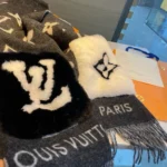 Louis Vuitton Unisex Cold Reykjavik Halsduk - Svart M74353