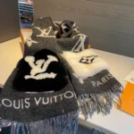 Louis Vuitton Unisex Cold Reykjavik Halsduk - Svart M74353