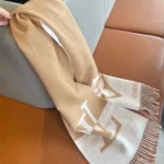 Louis Vuitton Unisex Graphic Dual Scarf-Beige M79098