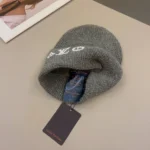 Bonnet unisexe Louis Vuitton LV Headline - Gris M94833