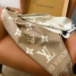 Louis Vuitton Unisex Reykjavik Scarf-Brown M76067