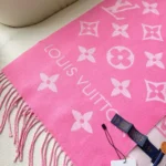 Louis Vuitton Dam LV Essential Halsduk-Rosa M78936