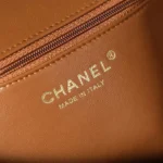 Borsa a patta da donna Chanel in pelle di agnello e montone, metallo color oro