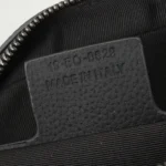 Sac messager zippé Dior Men Rider 2.0 en cuir Dior Gravity noir et cuir de veau grainé noir