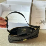Bolso mini Dior Miss Caro Cigale para mujer, piel de cordero macrocannage negra