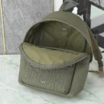 Zaino Dior Unisex Rider 2.0 con cerniera in pelle Dior Gravity color cachi e pelle di vitello martellata color cachi