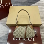 Gucci Damen GG Emblem Super Mini Schultertasche 820696FAD6L9758