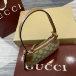Gucci Damen GG Emblem Super Mini Schultertasche 820696FAD6L9758