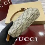 Gucci Damen GG Emblem Super Mini Schultertasche 820696FAD6L9758