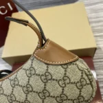 Gucci Damen GG Emblem Super Mini Schultertasche 820696FAD6L9758