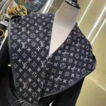 Cappotto con cappuccio da donna Louis Vuitton LV - Nero e bianco 1A4PE7