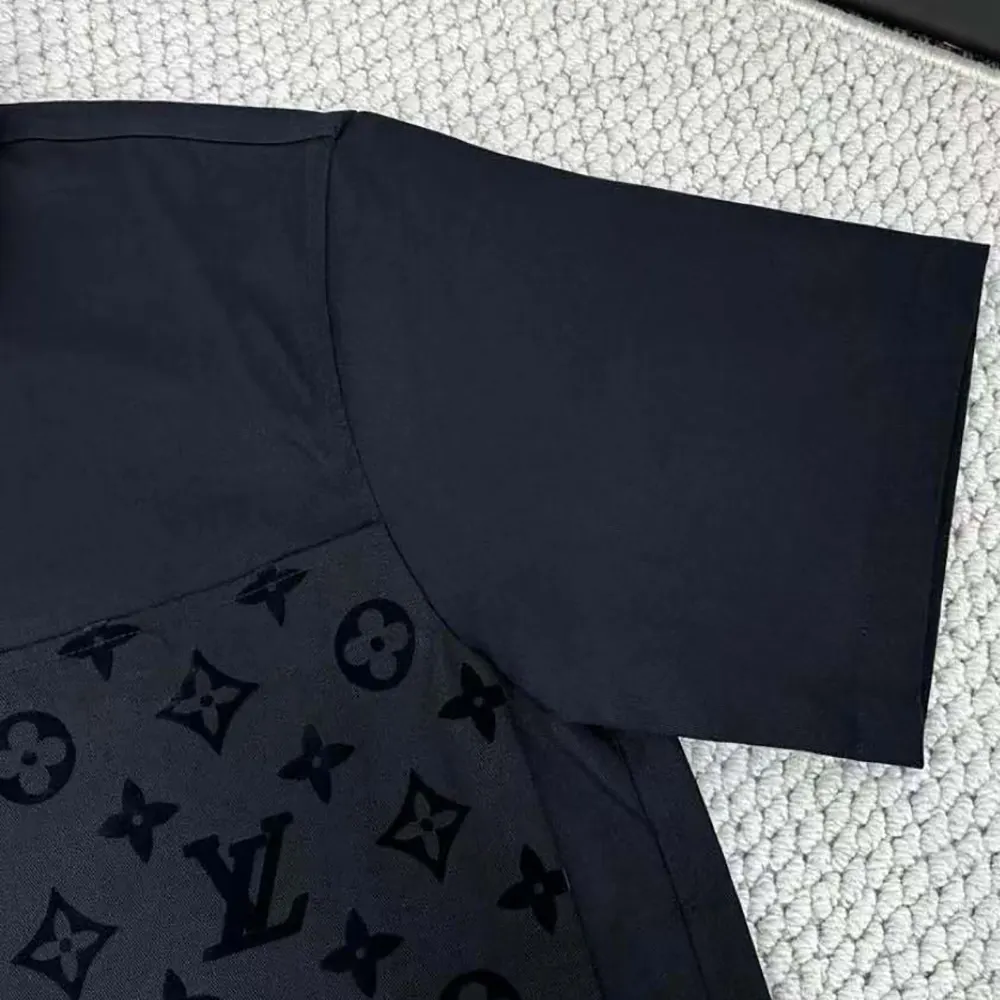Louis Vuitton Men Flocked Short-Sleeved Cotton Shirt 1AFR05