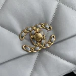 Borsa a mano Chanel da donna modello 19 in pelle di agnello lucida color oro, color argento e rutenio-grigio chiaro