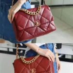 Borsa a mano Chanel da donna 19 in pelle di agnello lucida color oro, color argento e rosso rutenio