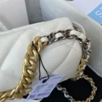 Borsa a mano Chanel da donna 19 in pelle di agnello lucida color oro, color argento e bianco rutenio